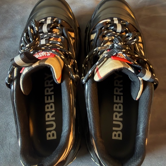 Burberry Arthur ‘Archive Beige Black’ Size 40EU/7MUS - Picture 5 of 10